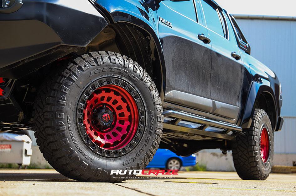 TOYOTA-HILUX-4WD-ZEPHYR-CANDY-RED-WITH-MATTE-BLACK-RING